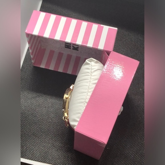 Hello Kitty pink strap gold trim pink charm watch with hello kitty logo face - Picture 4 of 13